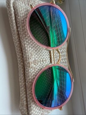 GENTLE MONSTER Pink Round Sunglasses with Blue-Green Mirrored Sunglasses